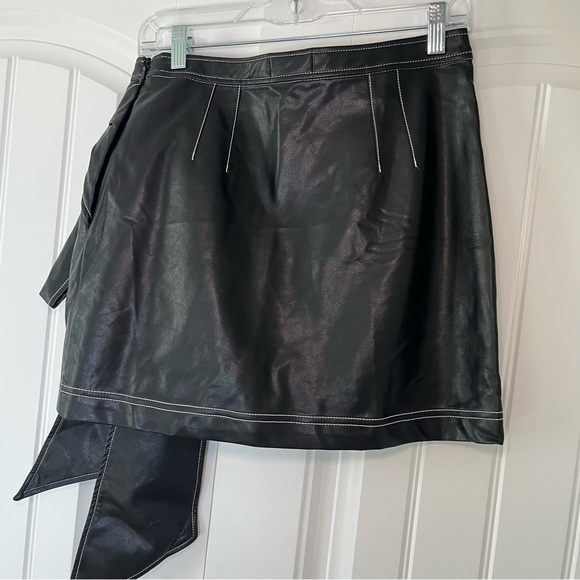 Anthropologie Pilcro Faux-Leather Bow Mini Skirt Size 6 NWT Moto Winter Grunge - Picture 7 of 10